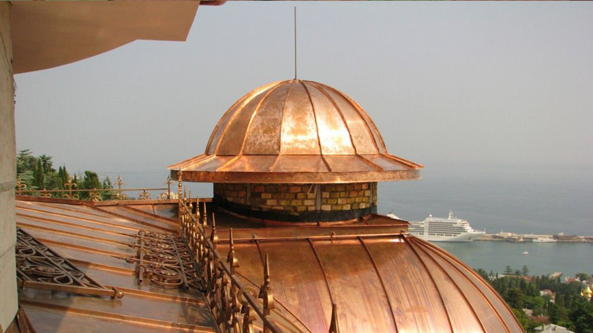 Bakır Kubbe Çatıları: Estetik ve Dayanıklı